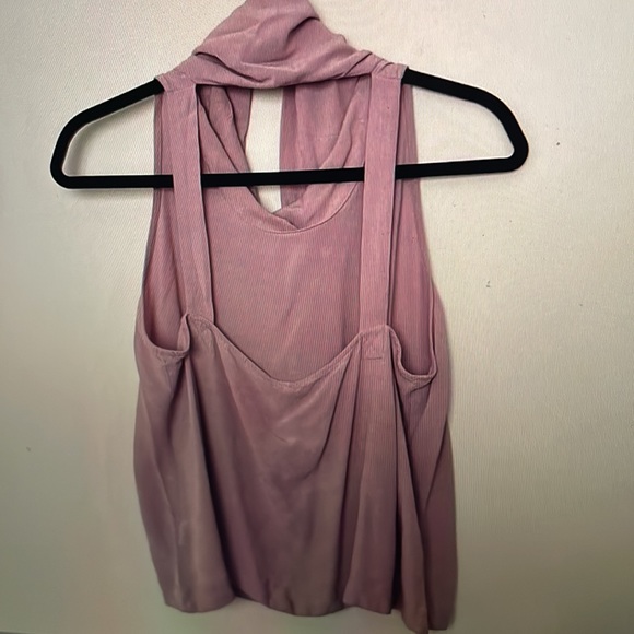 Free People Top with gorgeous unique back in a dusty mauve in a Med (runs small) - Picture 3 of 7